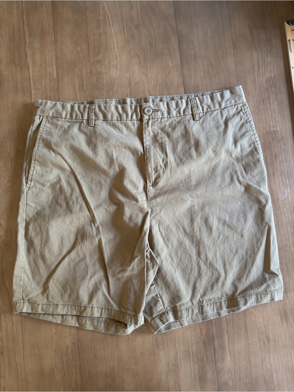 Old Navy Men's Khaki 8” Chino Shorts